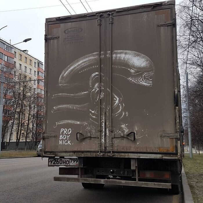 Фотография: 35 крутых рисунков на грязных грузовиках от художника Никиты Голубева ака Pro Boy Nick №8 - BigPicture.ru