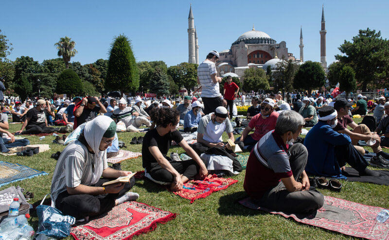 Фотография: Зачем мусульмане используют молитвенный коврик для намаза №4 - BigPicture.ru
