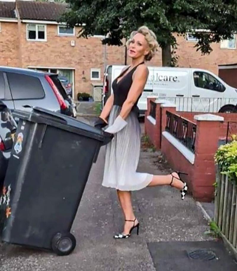 Фотография: Зачем эта женщина каждую неделю выносила мусор в новом платье №13 - BigPicture.ru