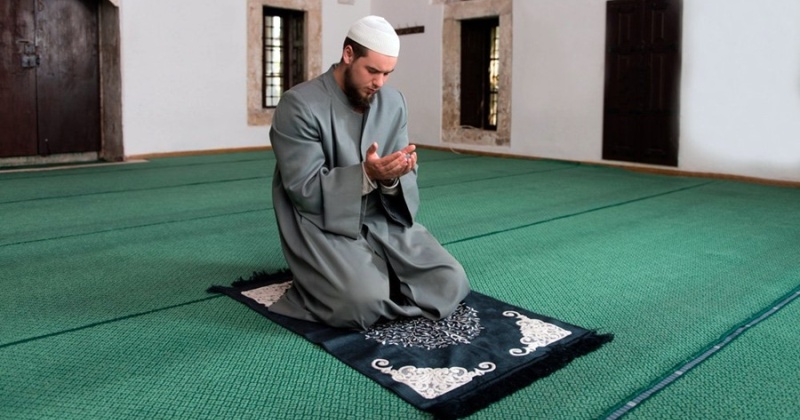 Фотография: Зачем мусульмане используют молитвенный коврик для намаза №2 - BigPicture.ru