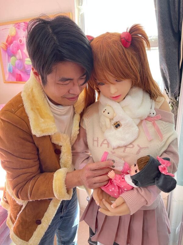 Фотография: В семье китайца, женатого на секс-кукле, появилось пополнение №6 - BigPicture.ru
