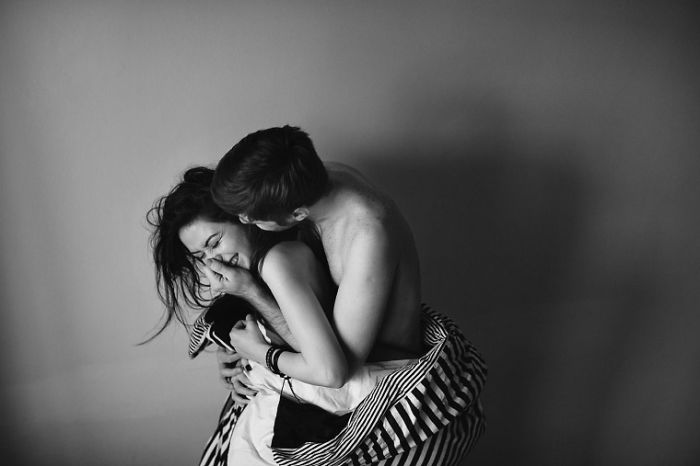 Страсть и нежность: фотограф показал интимные моменты влюбленных пар