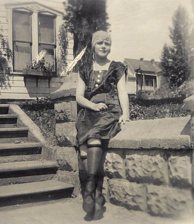 Фотография: Непристойная мода вековой давности: чулки, закатанные под коленку №6 - BigPicture.ru