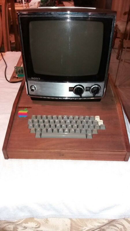 Фотография: На Ebay выложили рабочий образец компьютера Apple 1 за 1,5 миллиона долларов №9 - BigPicture.ru