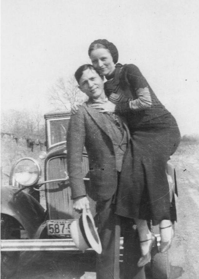 Фотография: Фотографии настоящих Бонни и Клайда, снятые в 1933 году №4 - BigPicture.ru