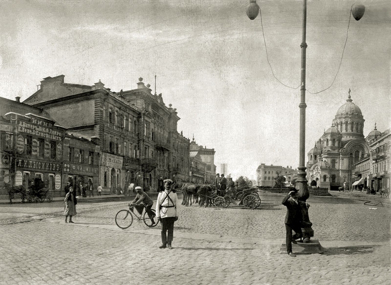 Полицейский на Николаевской площади, 1896-1900 Харьков