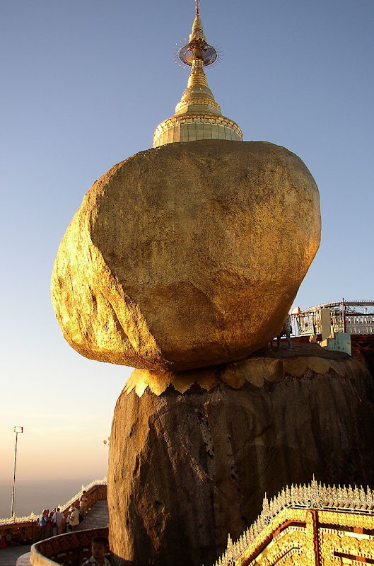 Золотая Пагода Чайттийо в Мьянме