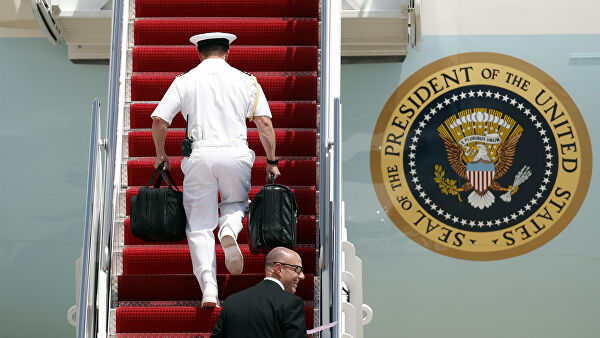 Фотография: Как американские президенты теряли ядерный чемоданчик и коды запуска №5 - BigPicture.ru