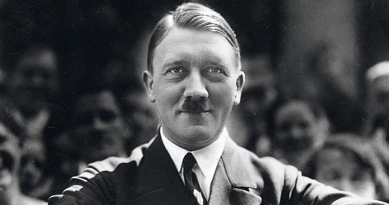 Почему Гитлер носил усы щеточкой и при чем здесь горчичный газ
