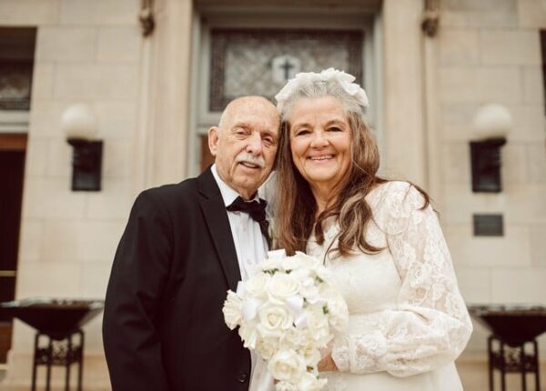 Супружеская пара покорила интернет фотосессией к 50-летней годовщине свадьбы