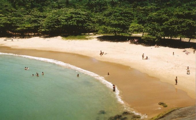 Фотография: Радиоактивные пляжи Гуарапари: райское место со смертельно опасным песком №5 - BigPicture.ru