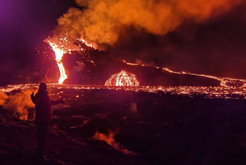 Фотография: Почему извержение вулкана в Исландии идеально для туристов №3 - BigPicture.ru