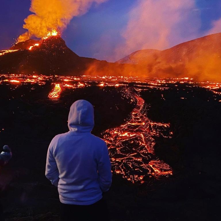 Фотография: Почему извержение вулкана в Исландии идеально для туристов №6 - BigPicture.ru