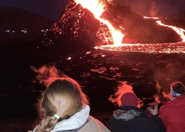 Почему извержение вулкана в Исландии идеально для туристов