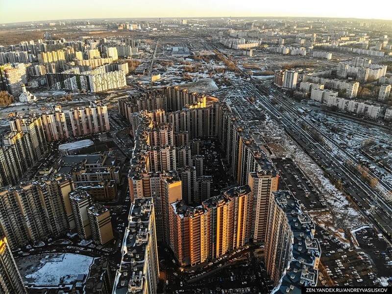 Фотография: 35 подъездов, 3708 квартир: как выглядит человейник-гигант в Санкт-Петербурге №1 - BigPicture.ru