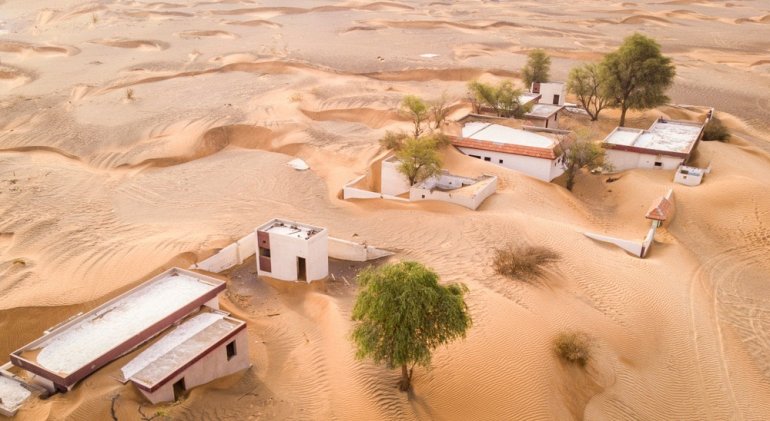 Фотография: Заброшенный поселок-призрак Аль-Мадам в песках Эмиратов №3 - BigPicture.ru