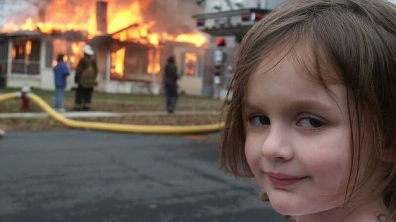 Фотография: Как Девочка-катастрофа заработала более 400 000 долларов на своей интернет-славе №2 - BigPicture.ru