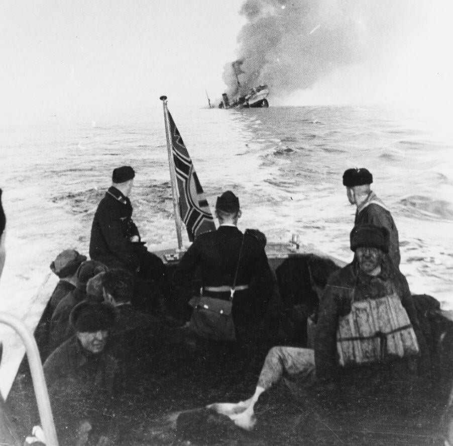 Немецкие моряки и пленный экипаж «Сибирякова»