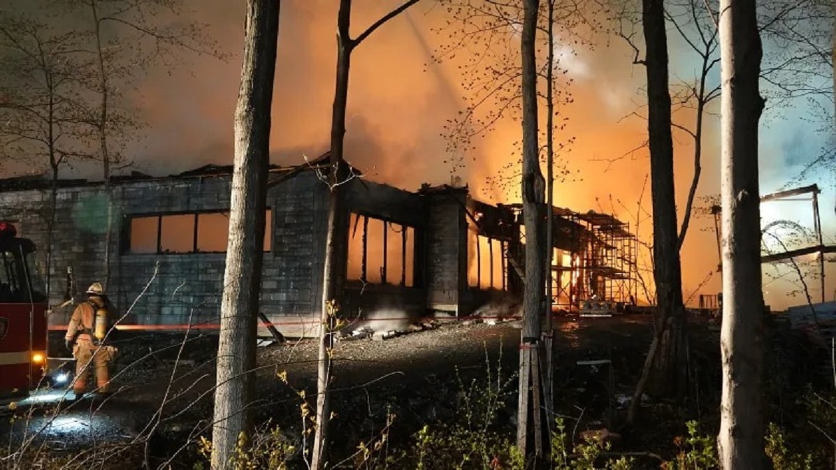 Фотография: В Канаде из-за поджога сгорел дом основателя PornHub №3 - BigPicture.ru