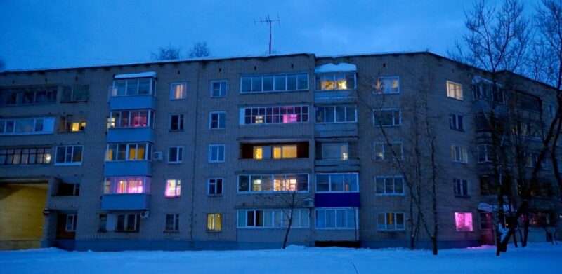 Фотография: Что скрывается за фиолетовыми окнами, или Крах еще одной теория заговора №5 - BigPicture.ru