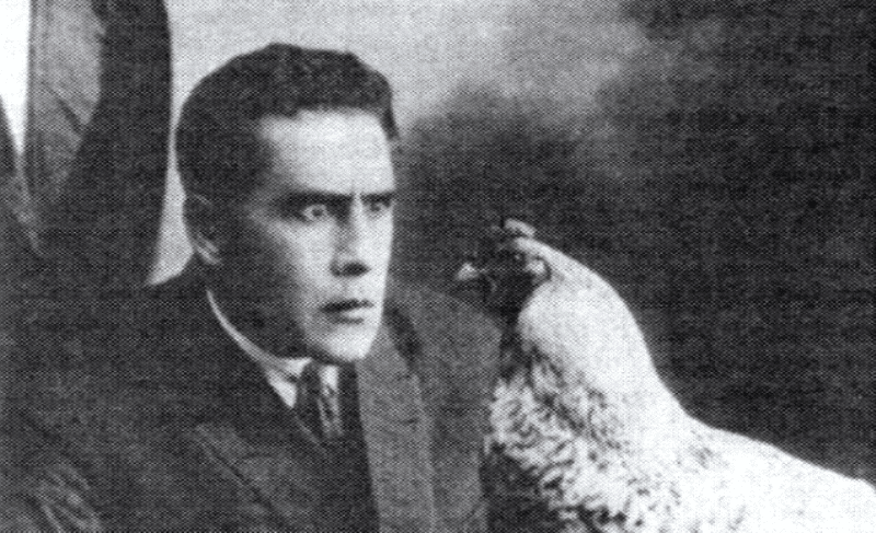 Фотография: Йог, гипнотизирующий курицу, или История одного необычного снимка №1 - BigPicture.ru