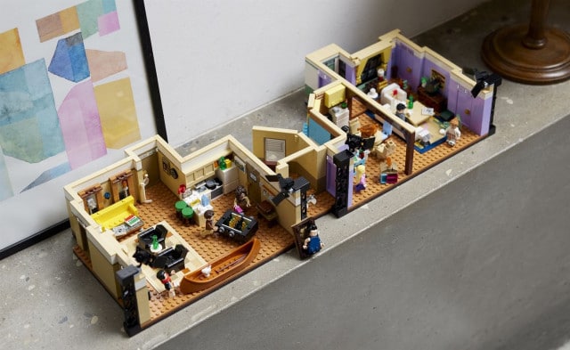 Фотография: 2048 деталей и две квартиры: LEGO выпускает набор по мотивам сериала 