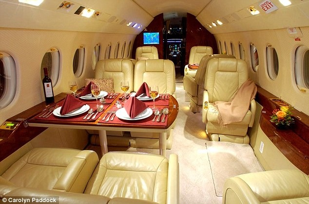 Фотография: Под крылом роскоши: скандальные откровения стюардессы, работавшей в частных самолетах богачей №5 - BigPicture.ru