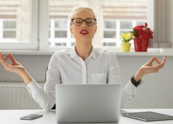 Работаем и худеем: 5 советов по борьбе с лишним весом в офисе