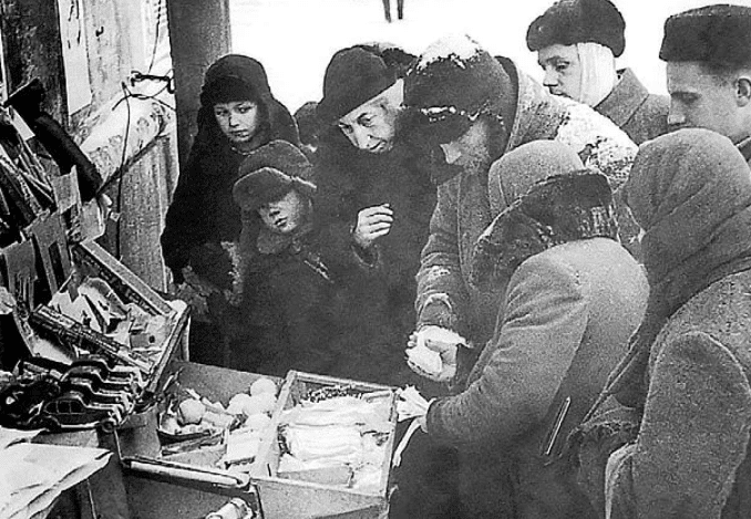 Фотография: Миллионеры блокадного Ленинграда: как паразиты наживались на человеческом горе №2 - BigPicture.ru