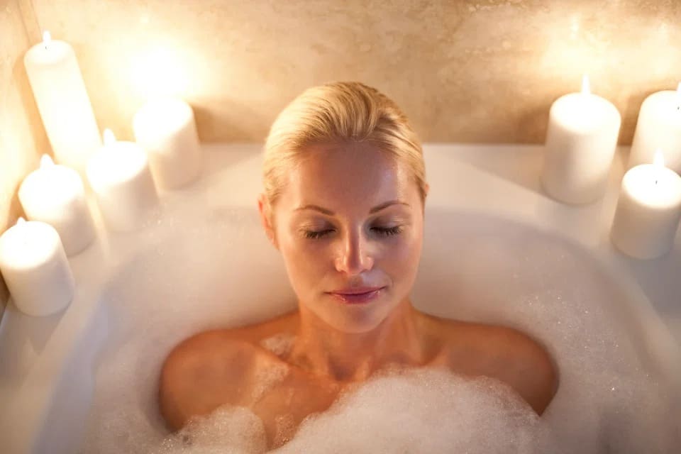 Фотография: Приятное с полезным: ученые доказали, что горячая ванна заменяет пробежку №1 - BigPicture.ru