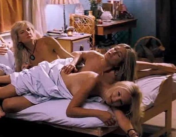 Дженнифер Энистон и Кэмерон Диас гладят члены в откровенном порно видео