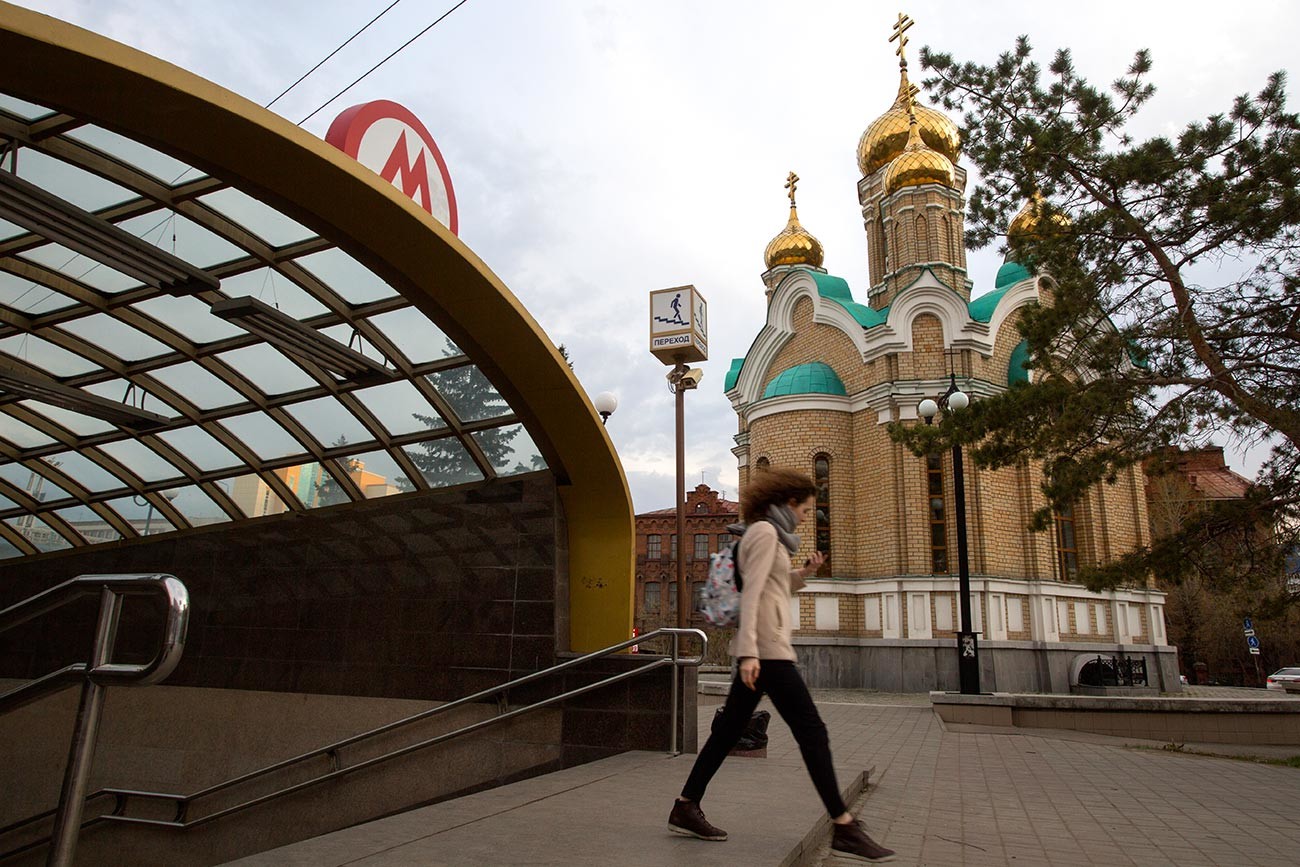 Фотография: Как жители Омска используют свою единственную станцию метро? №2 - BigPicture.ru