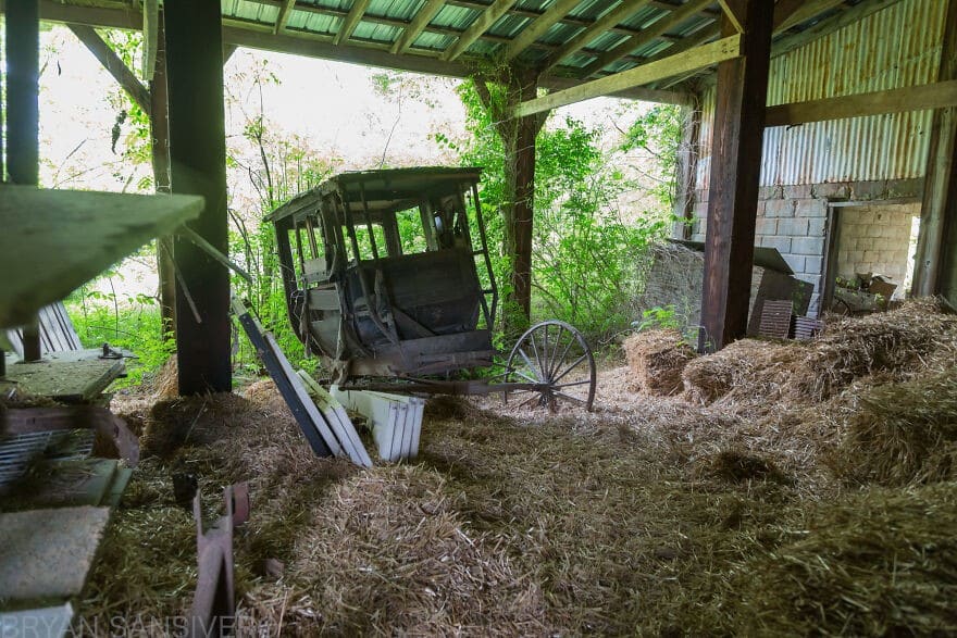 Фотография: 27 жутковатых фото заброшенной фермерской усадьбы №26 - BigPicture.ru