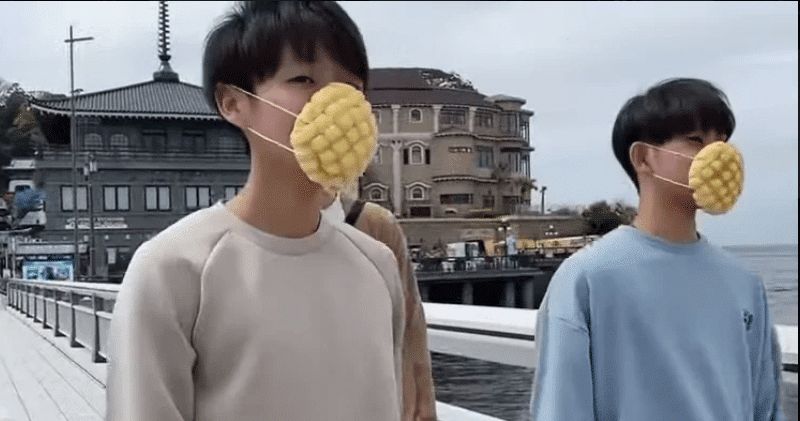 В Японии начали выпускать съедобные маски для небрезгливых