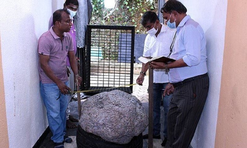 Фотография: Во дворе на Шри-Ланке копали колодец, а выкопали полтонны сапфиров на 100 миллионов долларов №1 - BigPicture.ru