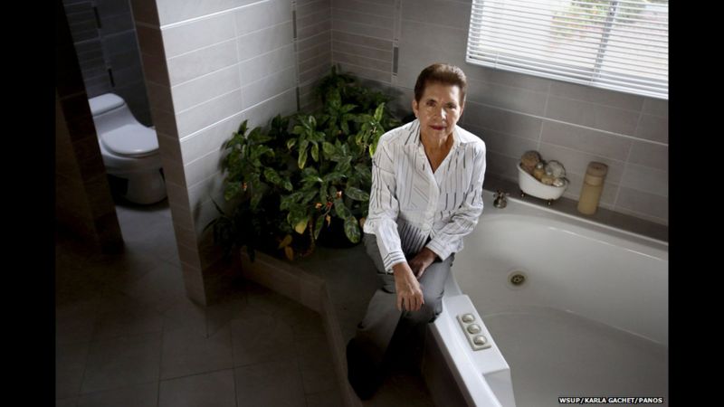 Фотография: Как ходят в туалет женщины в разных странах мира №5 - BigPicture.ru