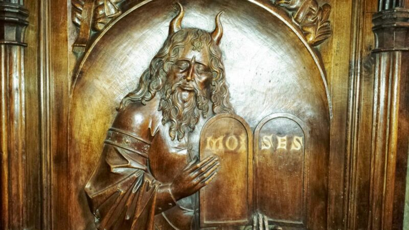 Фотография: Почему пророка Моисея раньше изображали с рогами на голове? №3 - BigPicture.ru