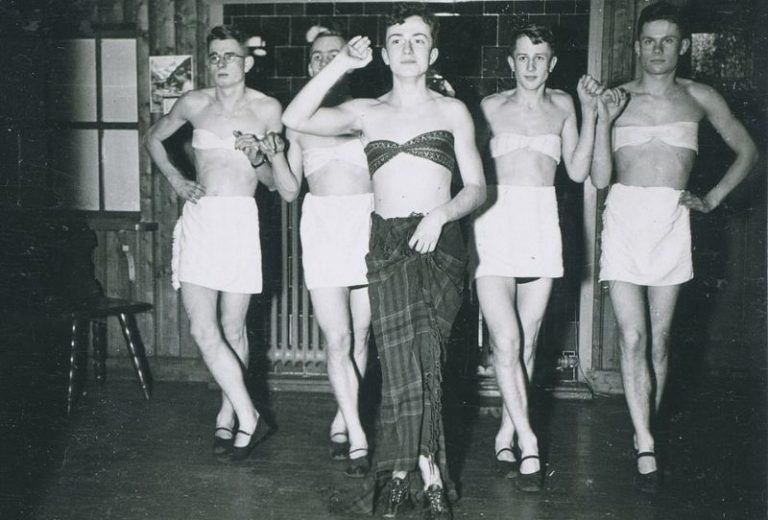 Фотография: Загадка Второй мировой: зачем немцы на фронте переодевались в женскую одежду №5 - BigPicture.ru