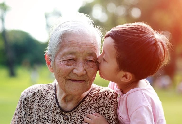 Фотография: Ложь во имя любви: китаянка 13 лет обманывала бабушку, чтобы не разбить ей сердце №1 - BigPicture.ru