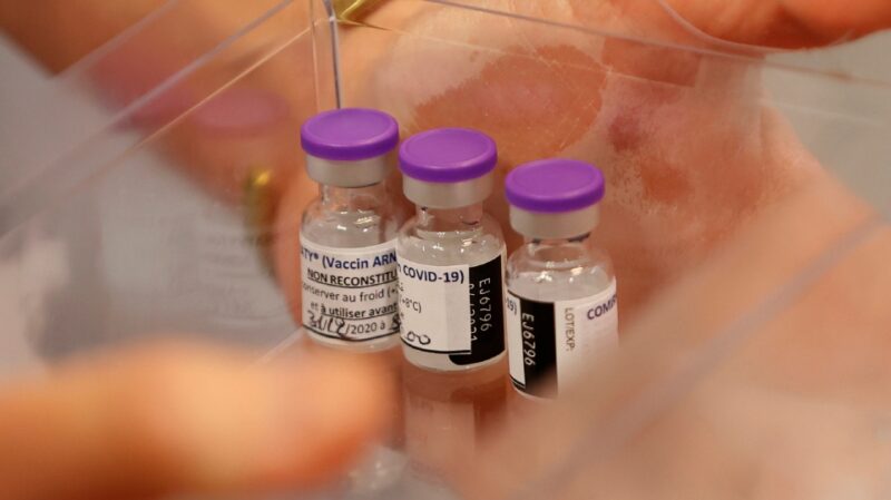 Фотография: Австралиец сделал 4 разные прививки от COVID-19. Так, на всякий случай №5 - BigPicture.ru