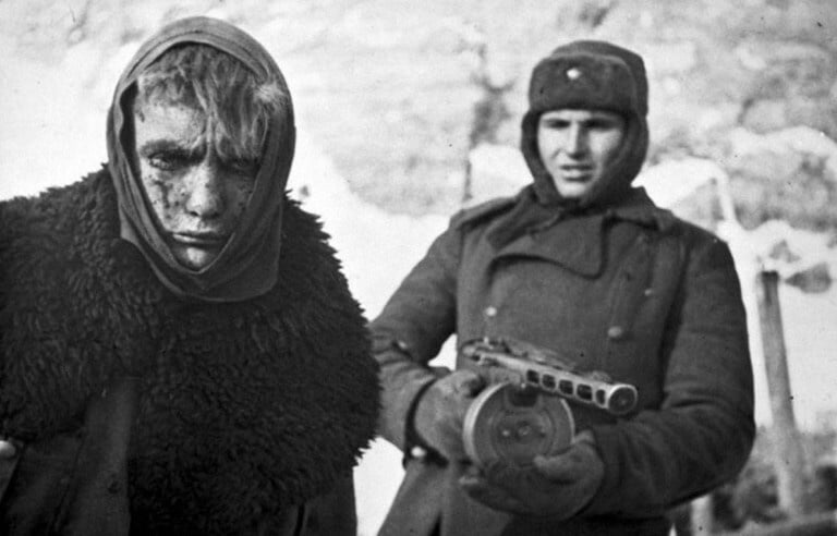 Фотография: Загадка Второй мировой: зачем немцы на фронте переодевались в женскую одежду №7 - BigPicture.ru