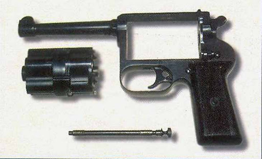 Фотография: Зачем в СССР изобретали револьвер, стреляющий спиртом №6 - BigPicture.ru
