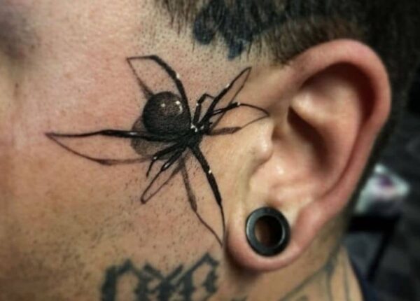 Мастер тату из США впечатляет новым трендом – 3D-рисунком ядовитого паука