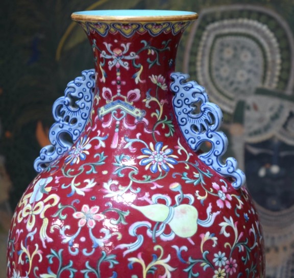 Фотография: Китайскую вазу, 40 лет пылившуюся на полке, продали за 56 миллионов рублей №3 - BigPicture.ru
