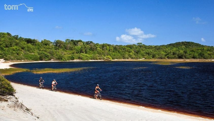 Фотография: Освежись! Необычное кока-кола озеро в Бразилии привлекает туристов со всего мира №4 - BigPicture.ru