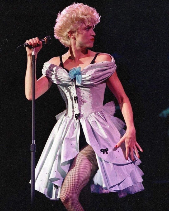 Фотография: 20 потрясающих сценических образов Мадонны из 80-х №9 - BigPicture.ru