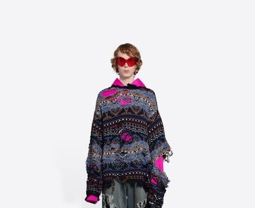 Чем беднее, тем моднее: рваные свитера от Balenciaga, которые стоят целое состояние