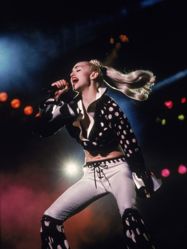 Фотография: 20 потрясающих сценических образов Мадонны из 80-х №4 - BigPicture.ru