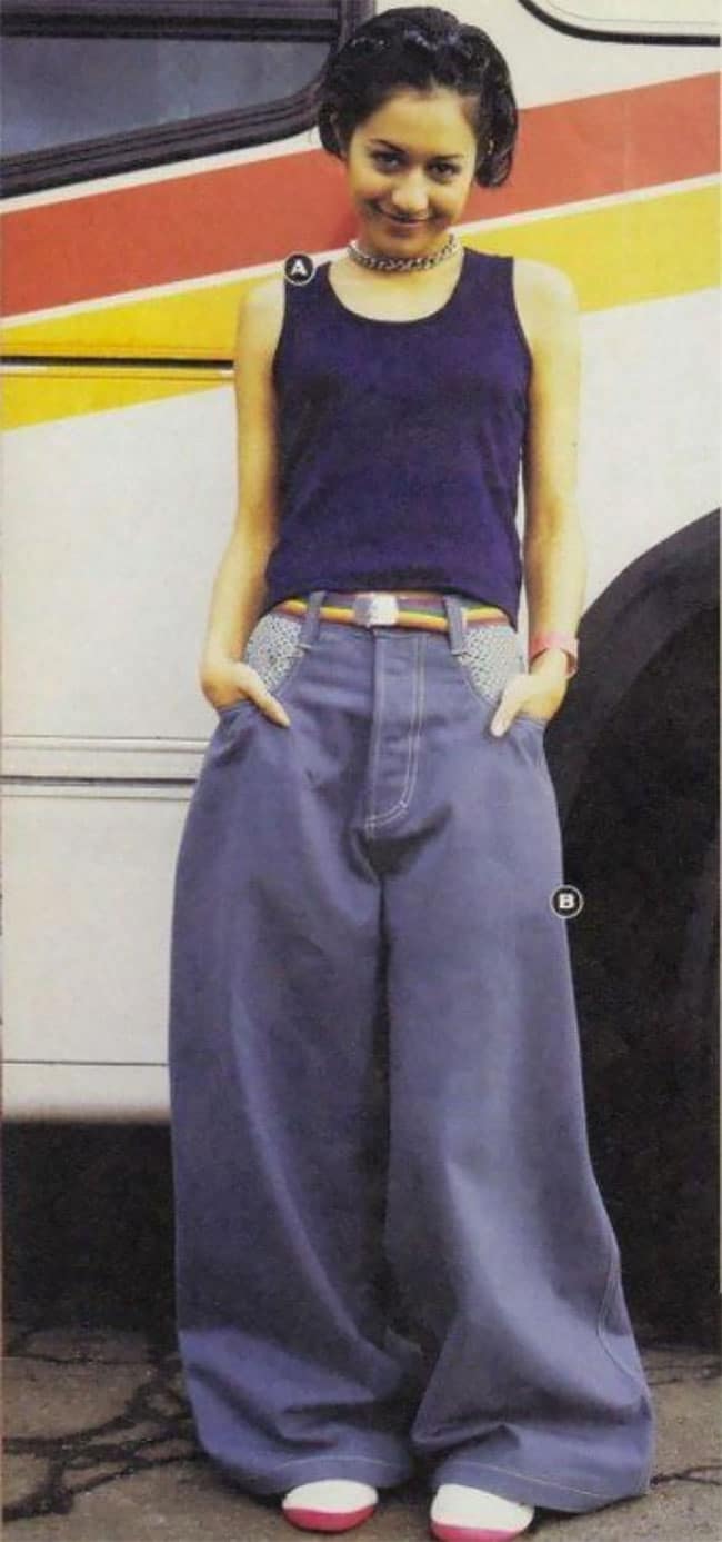 Фотография: Джинсы с широкими штанинами: странный модный тренд из 90-х, который снова возвращается №6 - BigPicture.ru