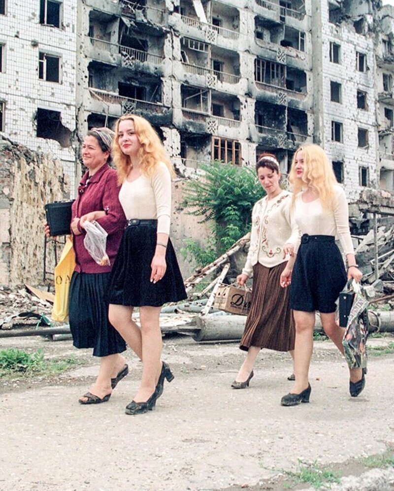 Фотография: От школьниц до жриц любви: как выглядели девушки в 90-х №2 - BigPicture.ru